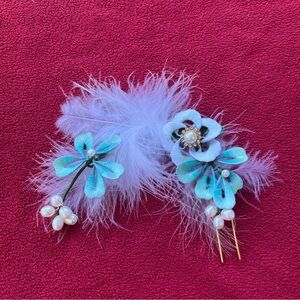 Handmade chanhua silk threaded hairpin with feathers